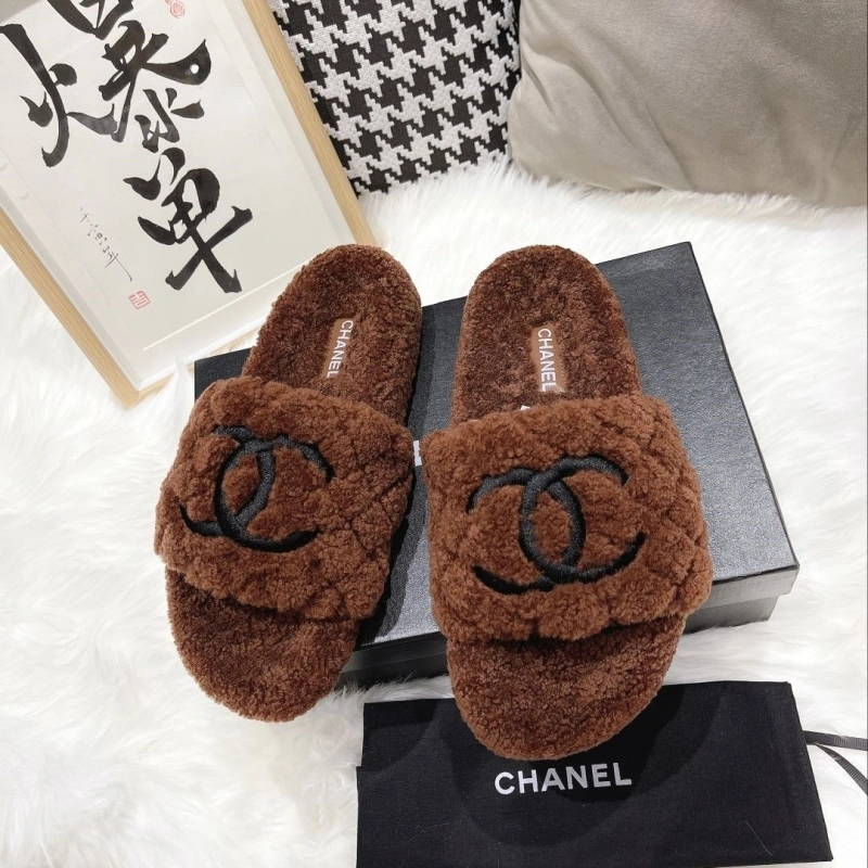 Classic Chxnxl Slippers 129897