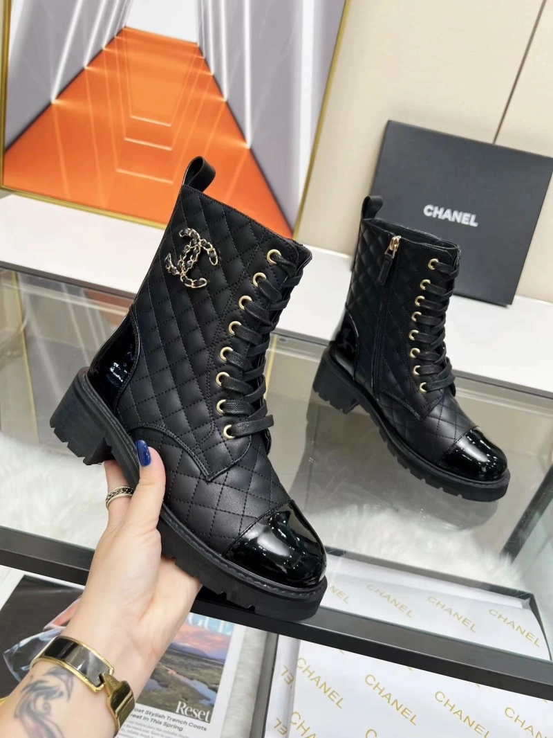 Versatile Chxnxl Boots 130247