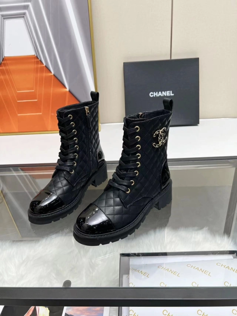 Versatile Chxnxl Boots 130247