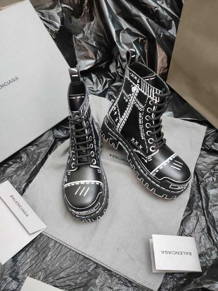 Resilient Bxlxnciaga Boots 109893