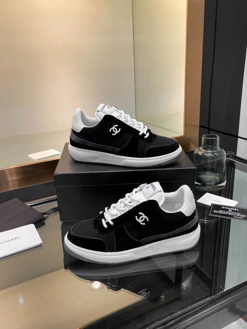Sleek Chxnxl Sneakers 129840