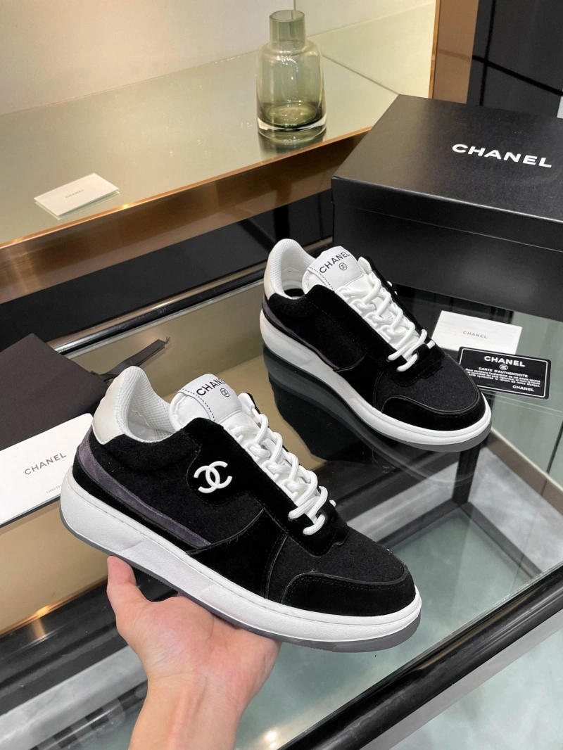 Sleek Chxnxl Sneakers 129840