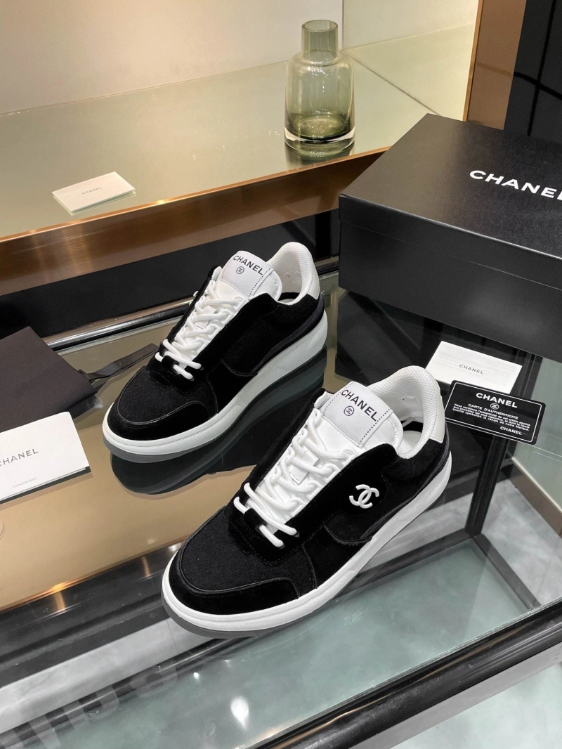 Sleek Chxnxl Sneakers 129840