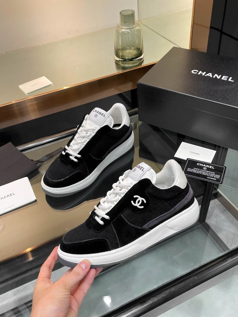 Sleek Chxnxl Sneakers 129840
