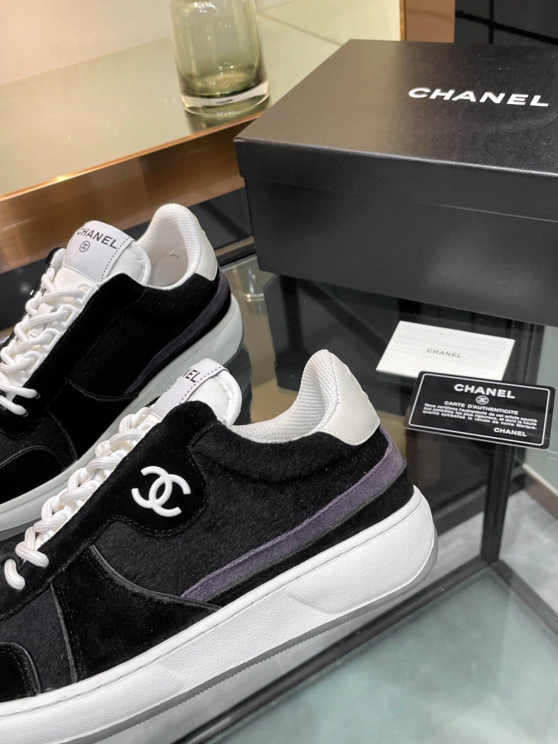 Sleek Chxnxl Sneakers 129840