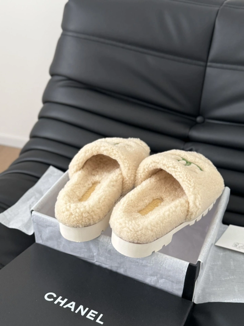 HighQuality Chxnxl Slippers 129899