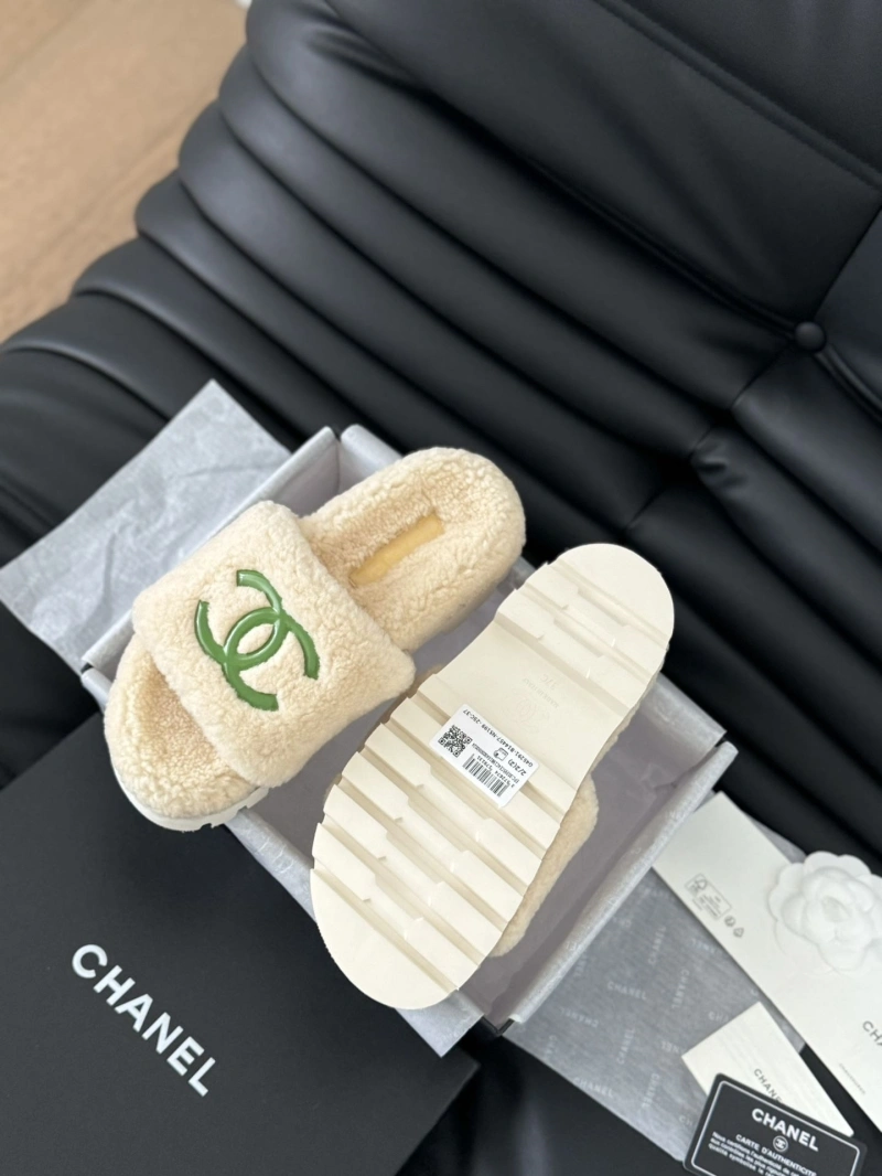 HighQuality Chxnxl Slippers 129899