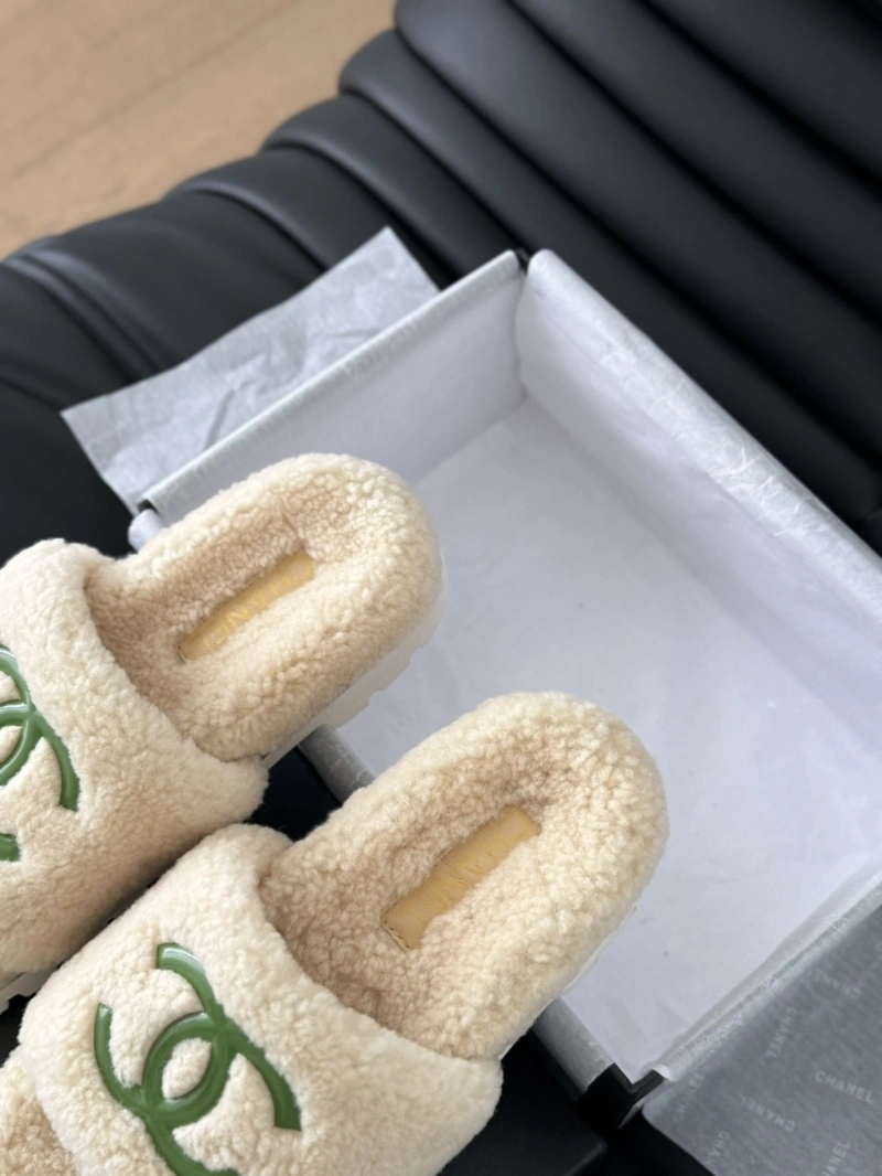 HighQuality Chxnxl Slippers 129899