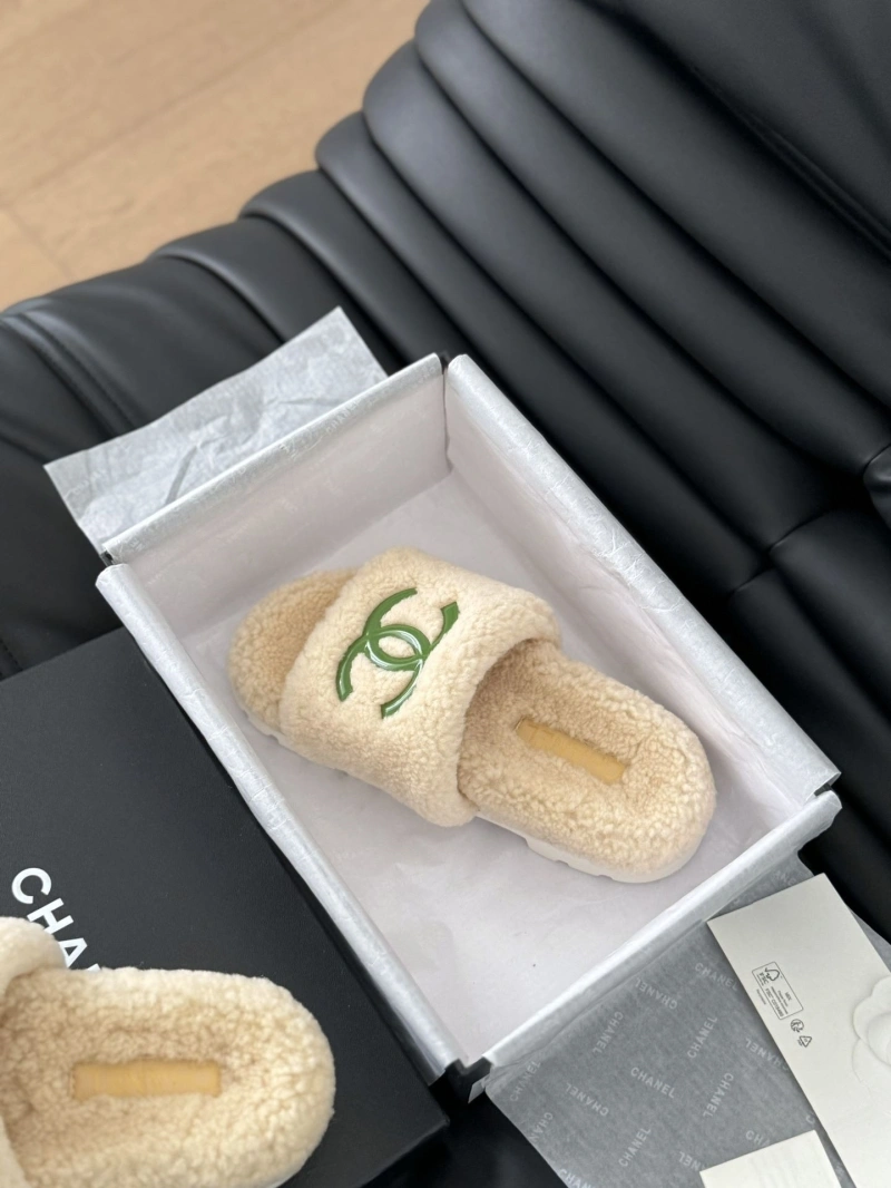 HighQuality Chxnxl Slippers 129899