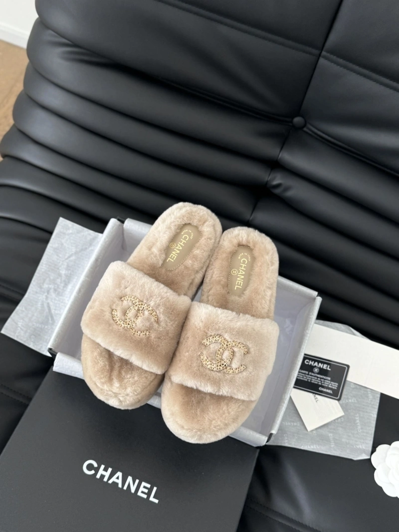 Lightweight Chxnxl Slippers 129889