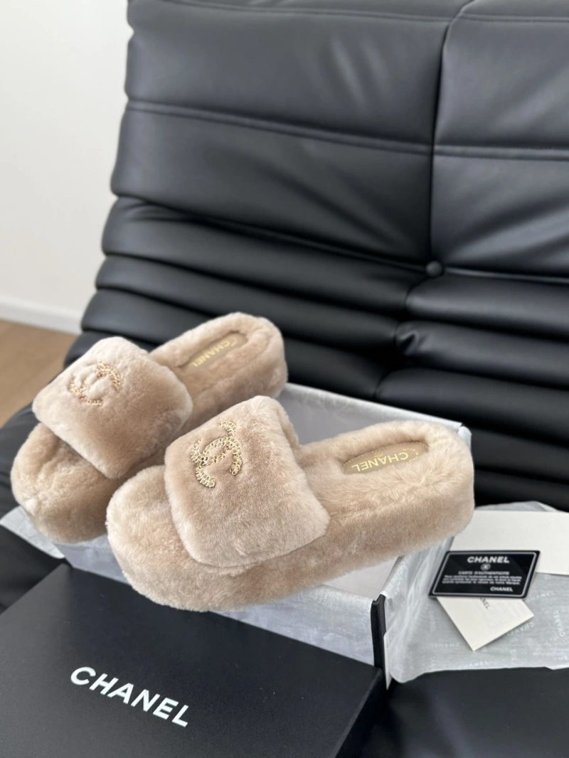 Lightweight Chxnxl Slippers 129889