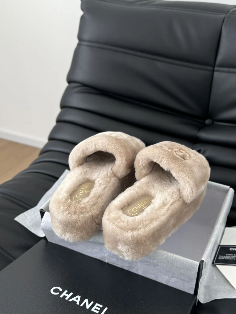Lightweight Chxnxl Slippers 129889