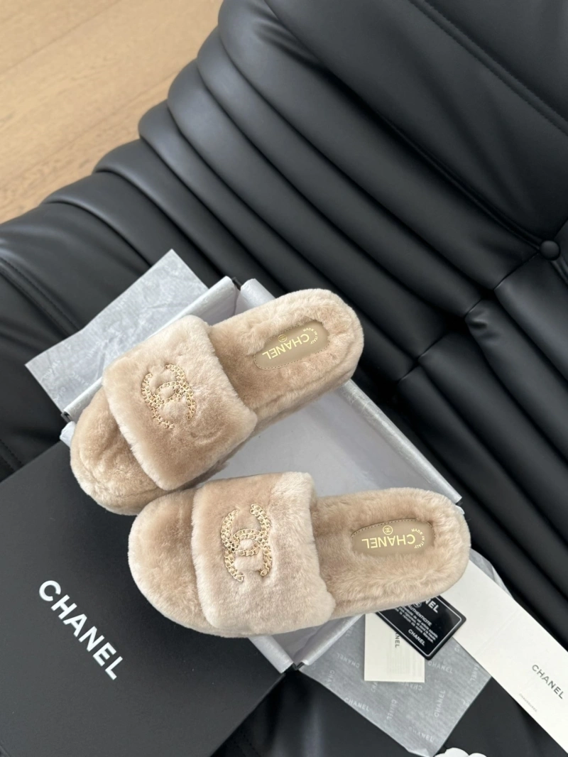 Lightweight Chxnxl Slippers 129889