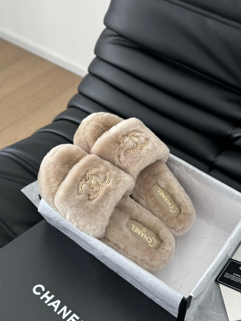 Lightweight Chxnxl Slippers 129889