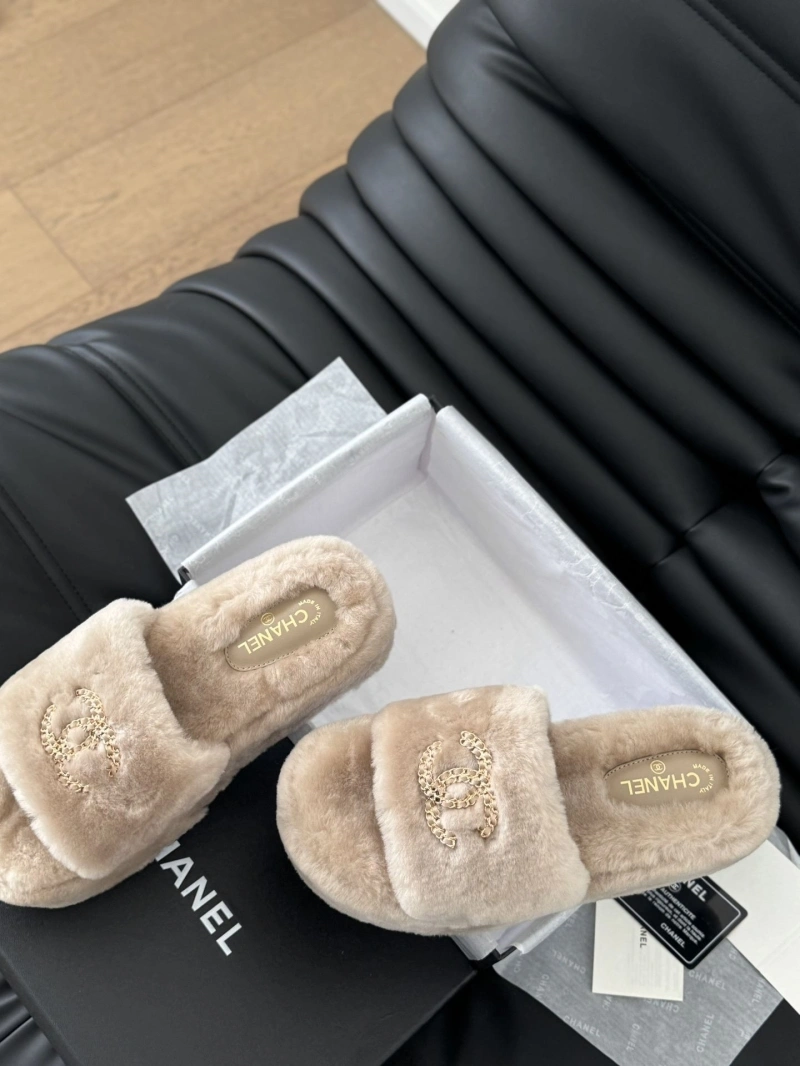 Lightweight Chxnxl Slippers 129889