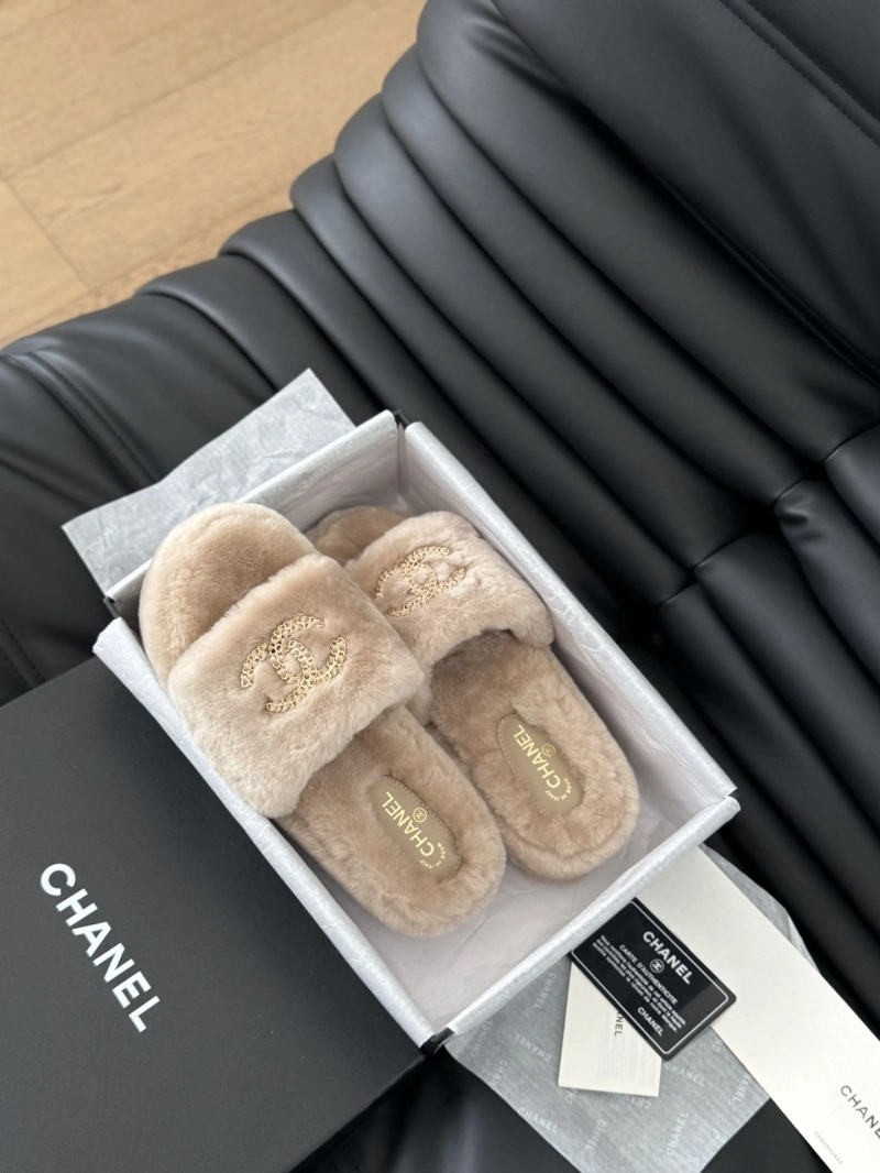 Lightweight Chxnxl Slippers 129889