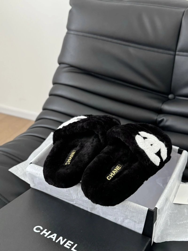 WellDesigned Chxnxl Slippers 129886