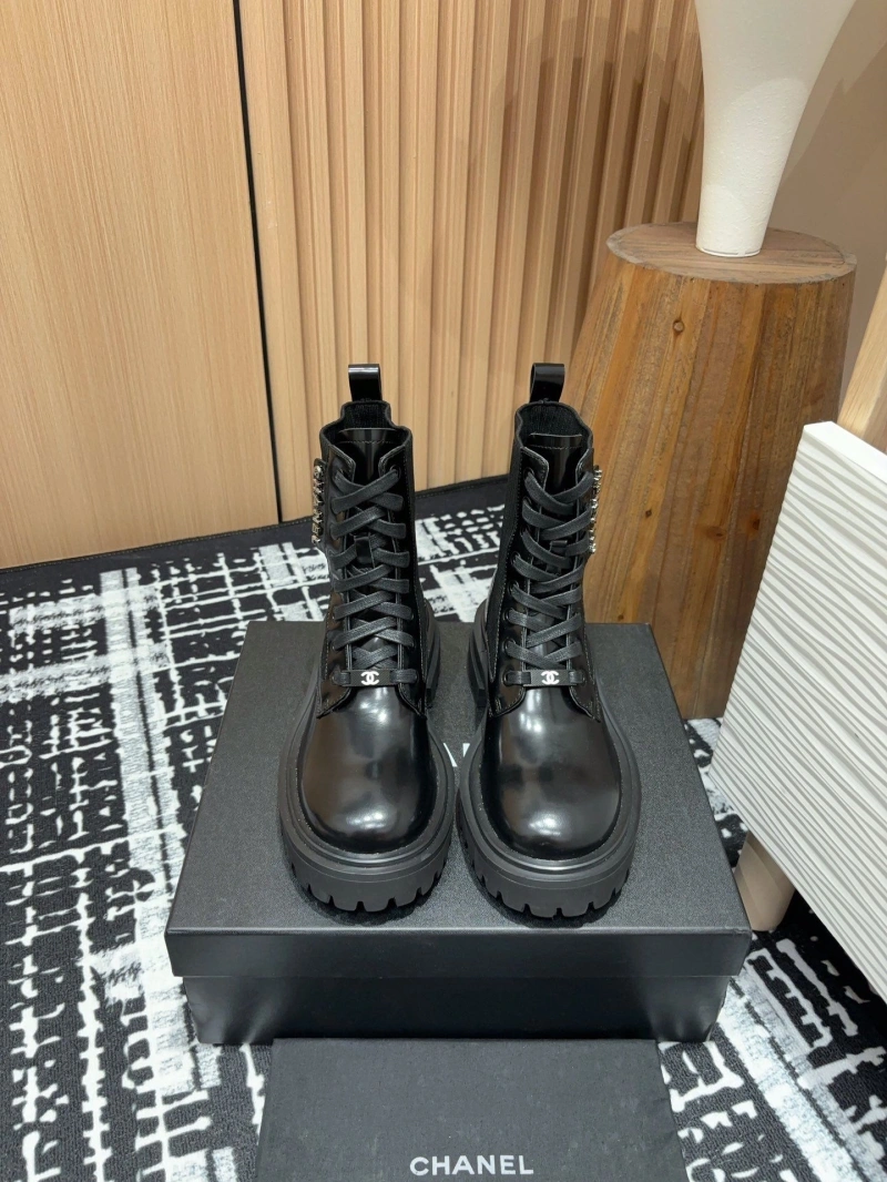 Cozy Chxnxl Boots 130159