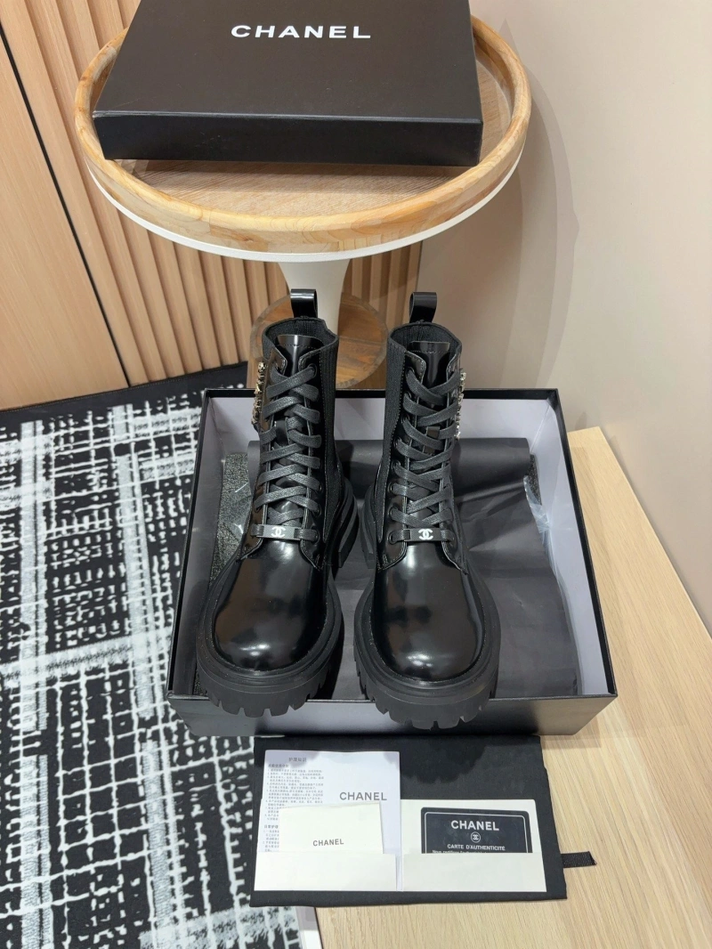 Cozy Chxnxl Boots 130159