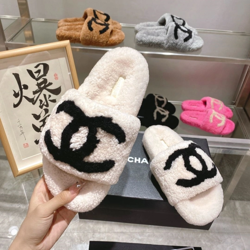 Trendsetting Chxnxl Slippers 129865