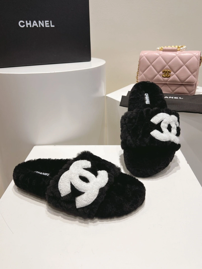 Vibrant Chxnxl Slippers 129861