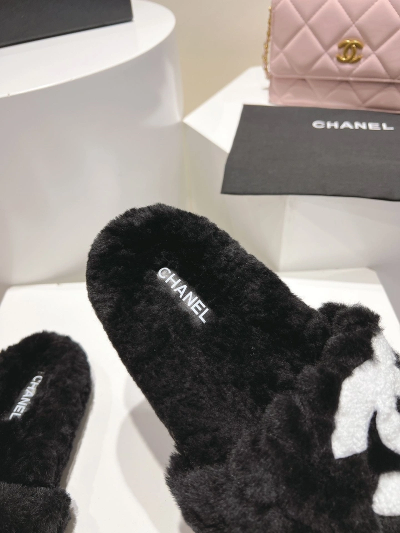 Vibrant Chxnxl Slippers 129861