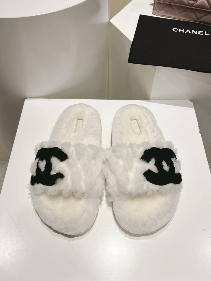 HighQuality Chxnxl Slippers 129862