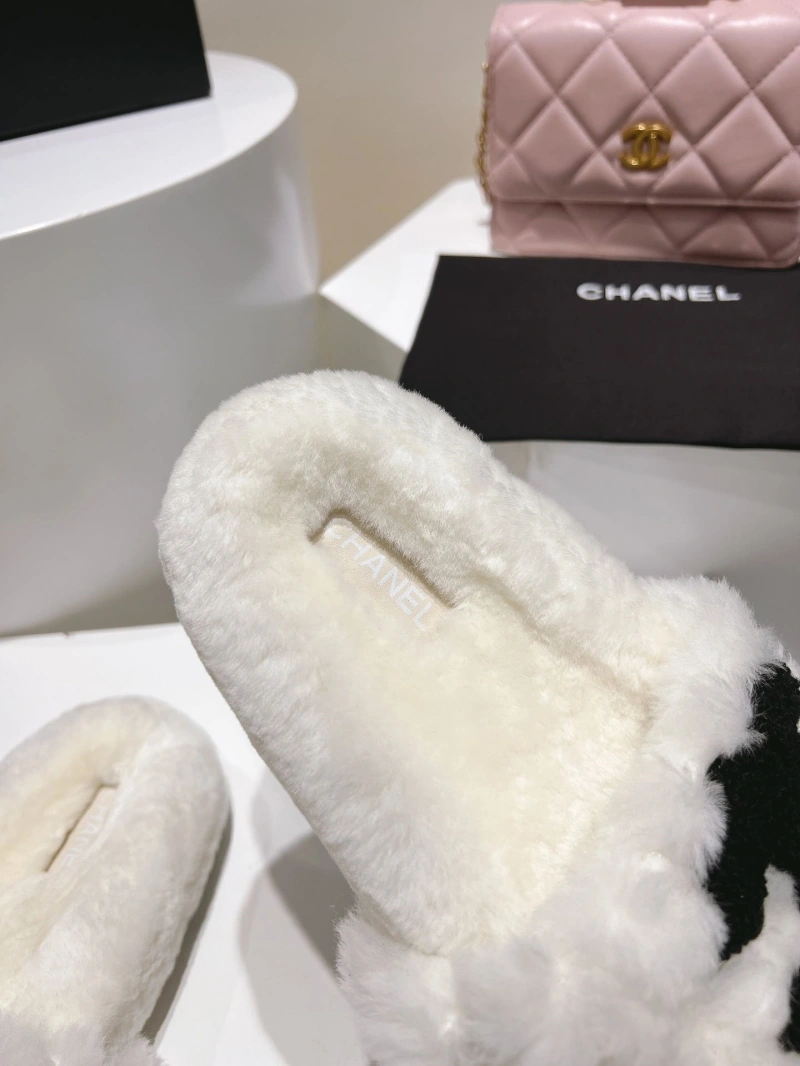 HighQuality Chxnxl Slippers 129862