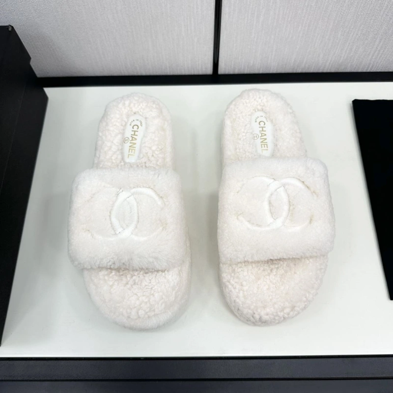 Comfortable Chxnxl Slippers 129866