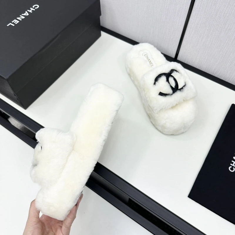 Refined Chxnxl Slippers 129855