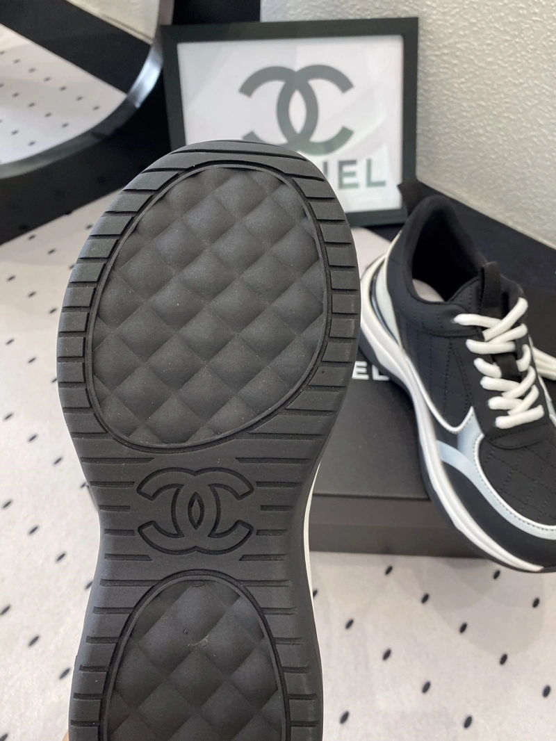 Versatile Chxnxl Sneakers 129812