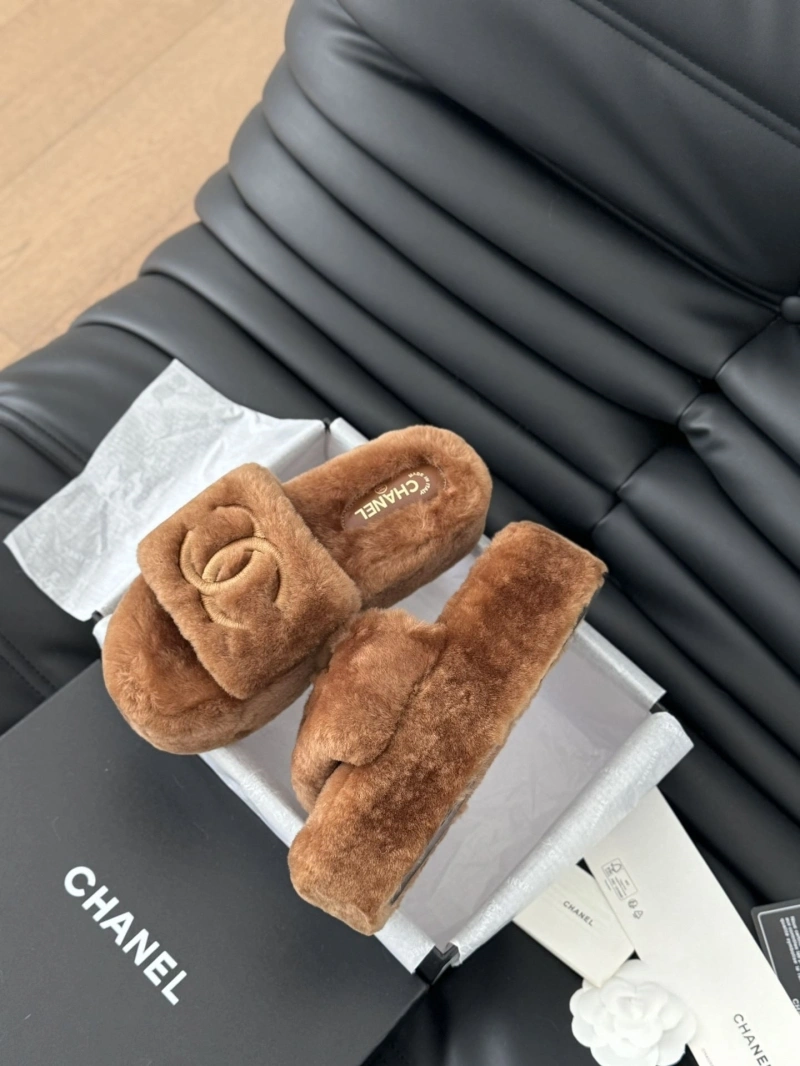 Durable Chxnxl Slippers 129852