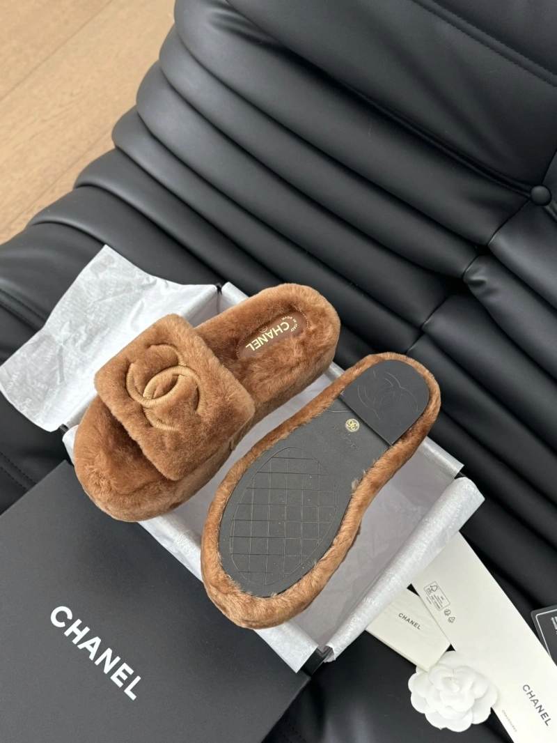 Durable Chxnxl Slippers 129852