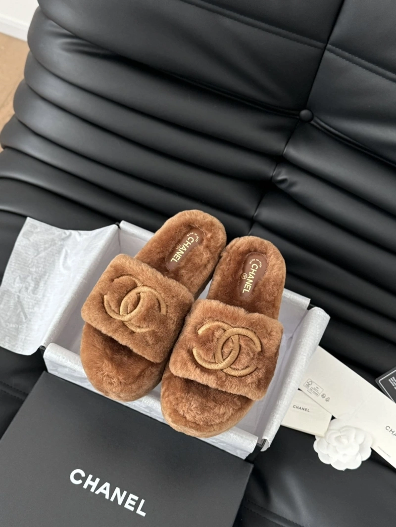 Durable Chxnxl Slippers 129852