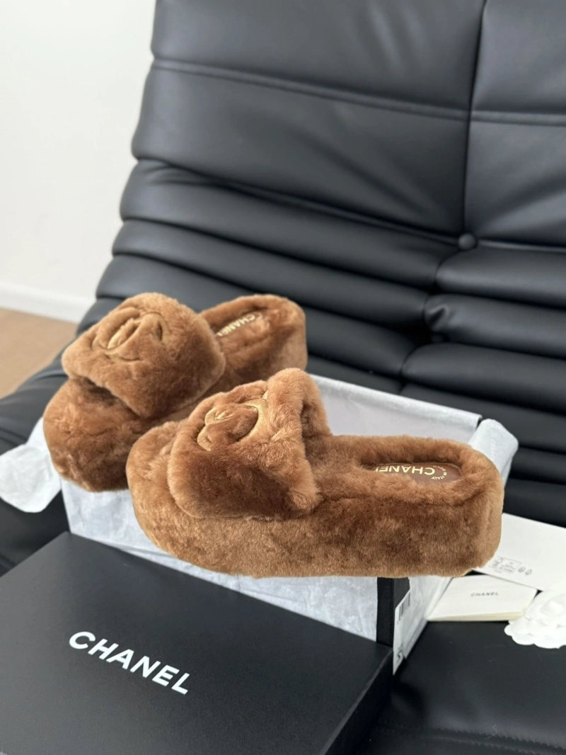 Durable Chxnxl Slippers 129852