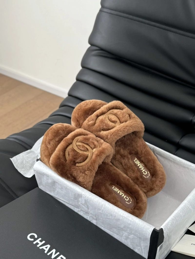 Durable Chxnxl Slippers 129852