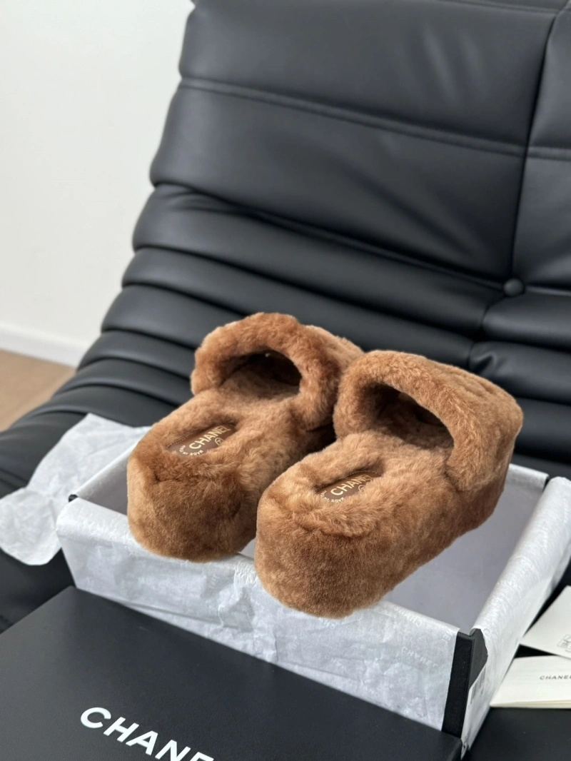 Durable Chxnxl Slippers 129852