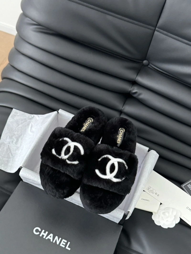 EasyMatch Chxnxl Slippers 129851