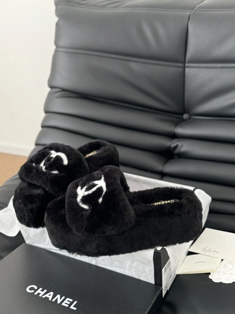 EasyMatch Chxnxl Slippers 129851