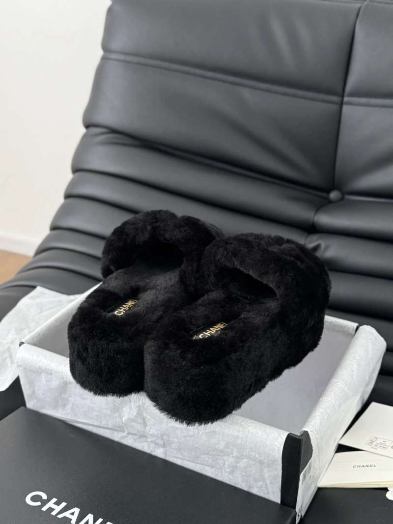 EasyMatch Chxnxl Slippers 129851