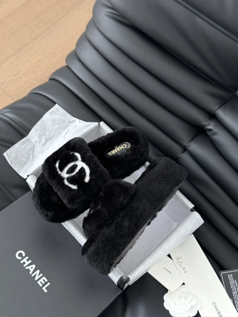 EasyMatch Chxnxl Slippers 129851