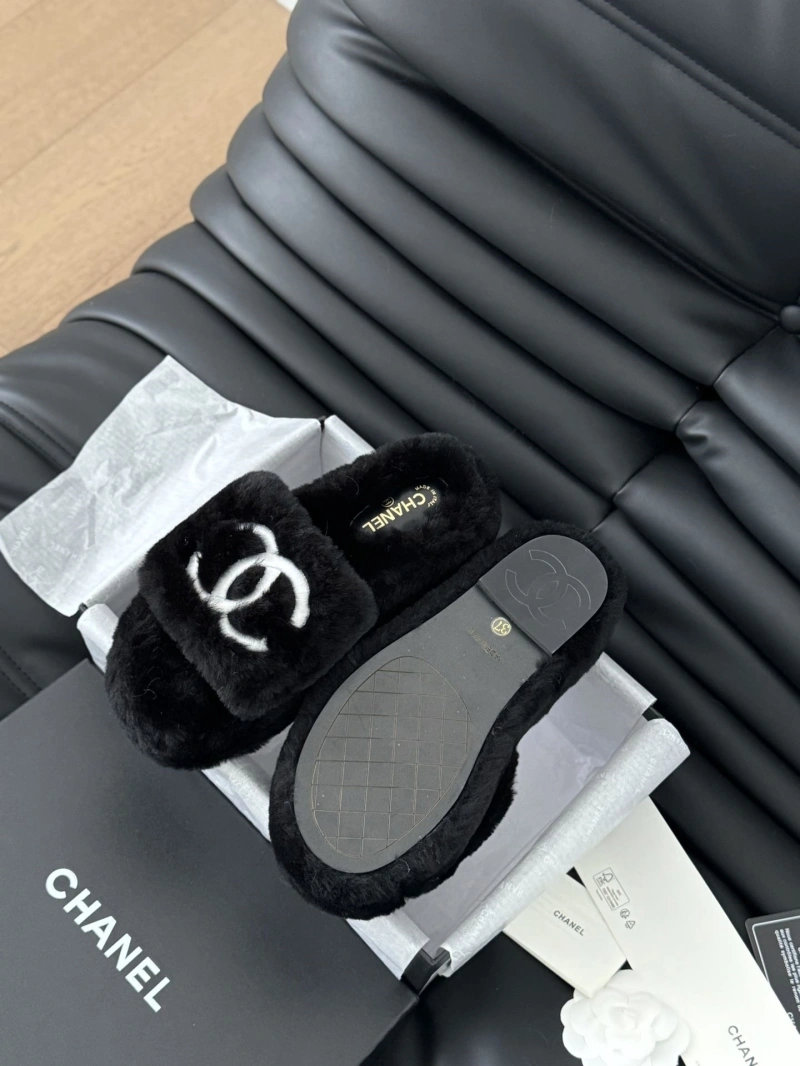 EasyMatch Chxnxl Slippers 129851