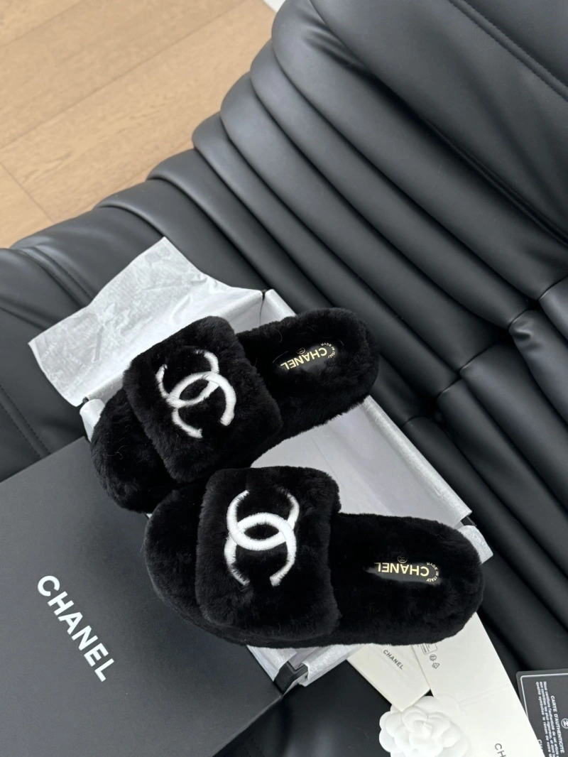 EasyMatch Chxnxl Slippers 129851