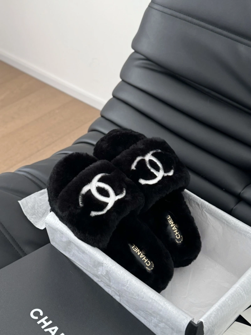 EasyMatch Chxnxl Slippers 129851
