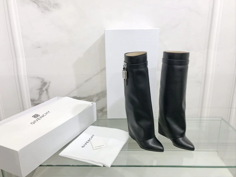 AllSeason Gxvxnchy Boots 153333
