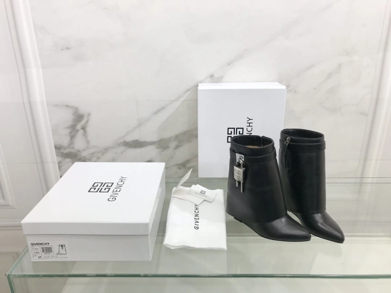 Vibrant Gxvxnchy Boots 153331