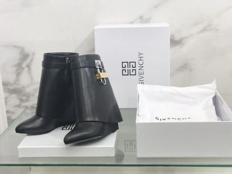 Vibrant Gxvxnchy Boots 153331