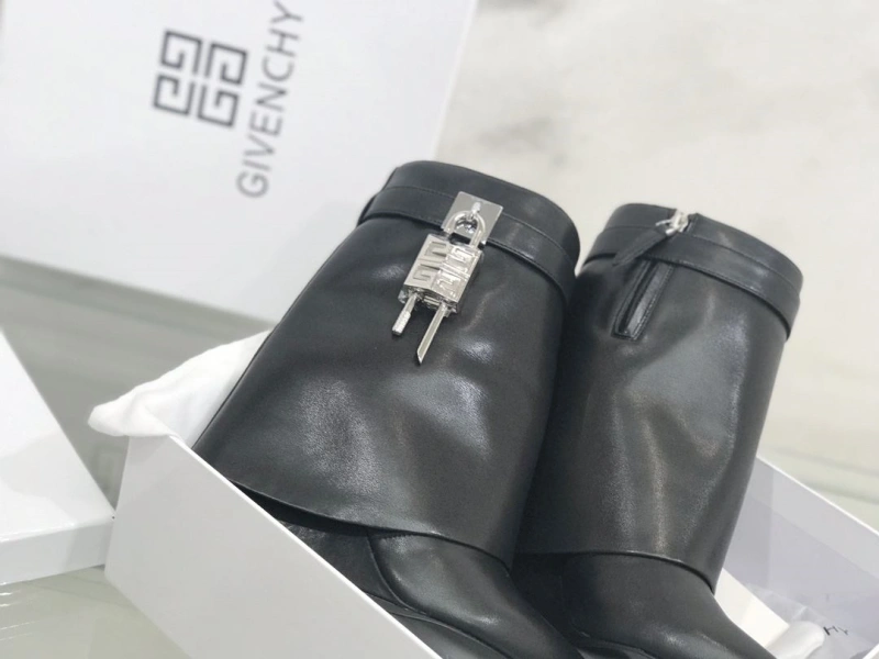 Vibrant Gxvxnchy Boots 153331