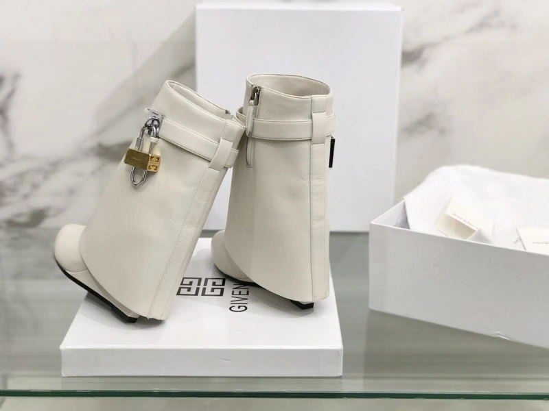 Gxvxnchy Boots Bright 153321