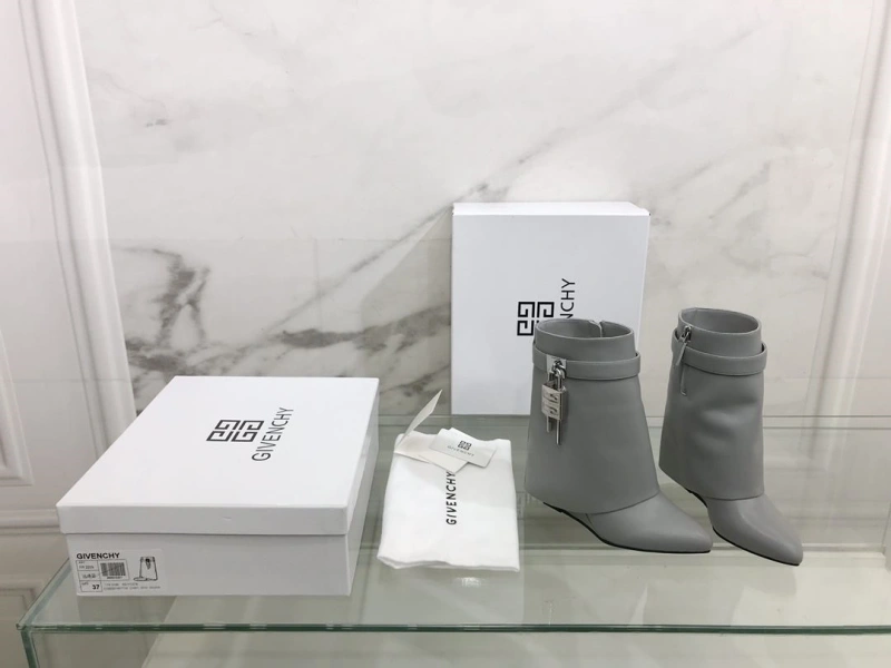 Practical Gxvxnchy Boots 153320